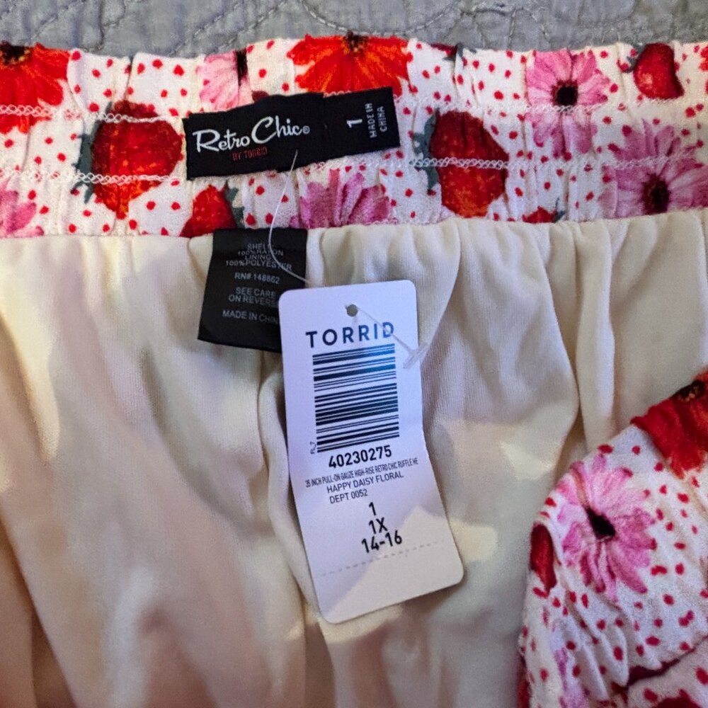 Torrid Plus Size 1X Elastic Waistband Ruffle Bloomer Shorts w/ Pockets NWT - Picture 5 of 5